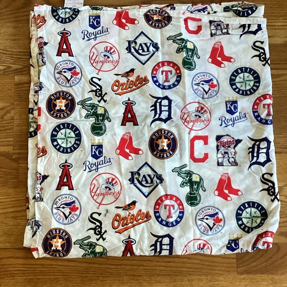 Pottery Barn Kids Genuinetop sheet
